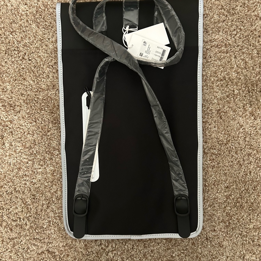 Rains Reflective Backpack NWT Unisex - Picture 5 of 6